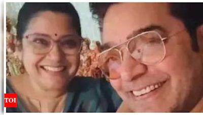 Renuka Shahane's modification of 'Kabhi Kabhi' song for hubby Ashutosh Rana is a romantic treat | Hindi Movie News - Times of India