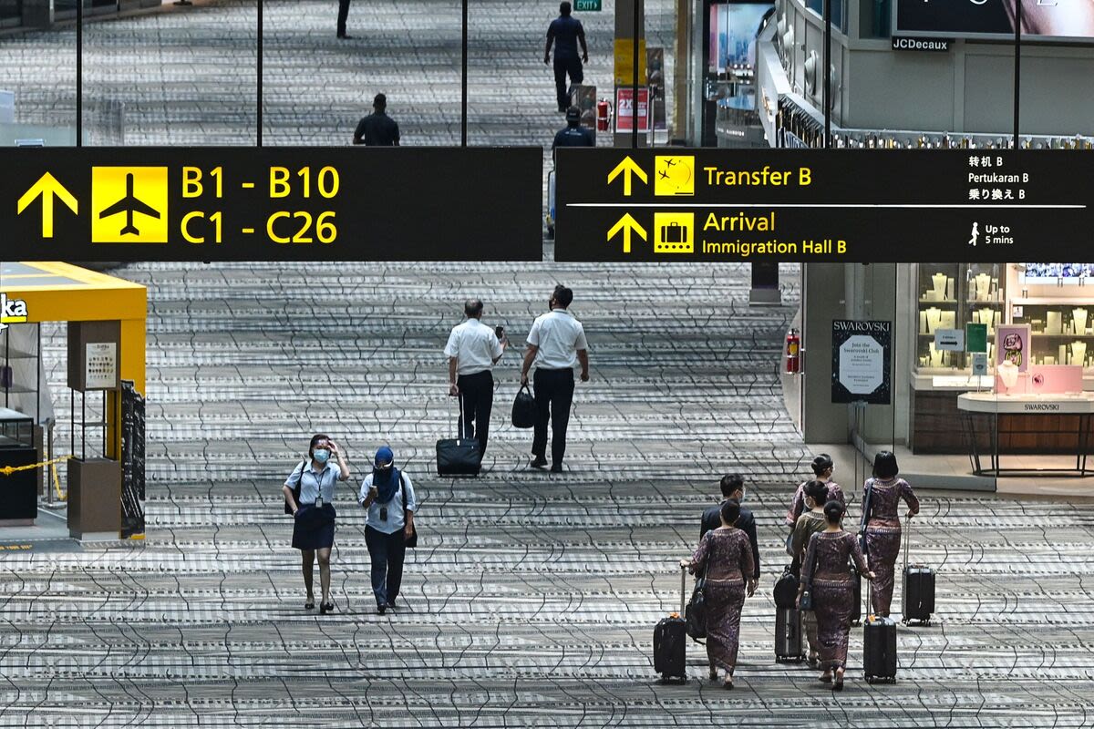 Singapore Air Staff Get Eight Months' Salary Bonus After Record Profits