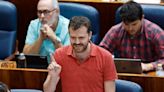 La Asamblea de Madrid abre un expediente sancionador al diputado Pablo Padilla por simular un disparo en el pleno