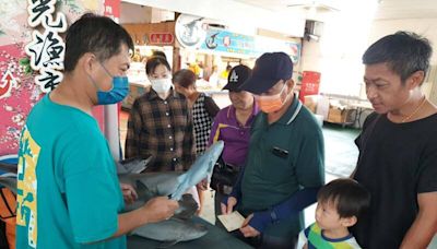 桃園永安漁港推廣食魚教育 六日來「摸魚」闖關