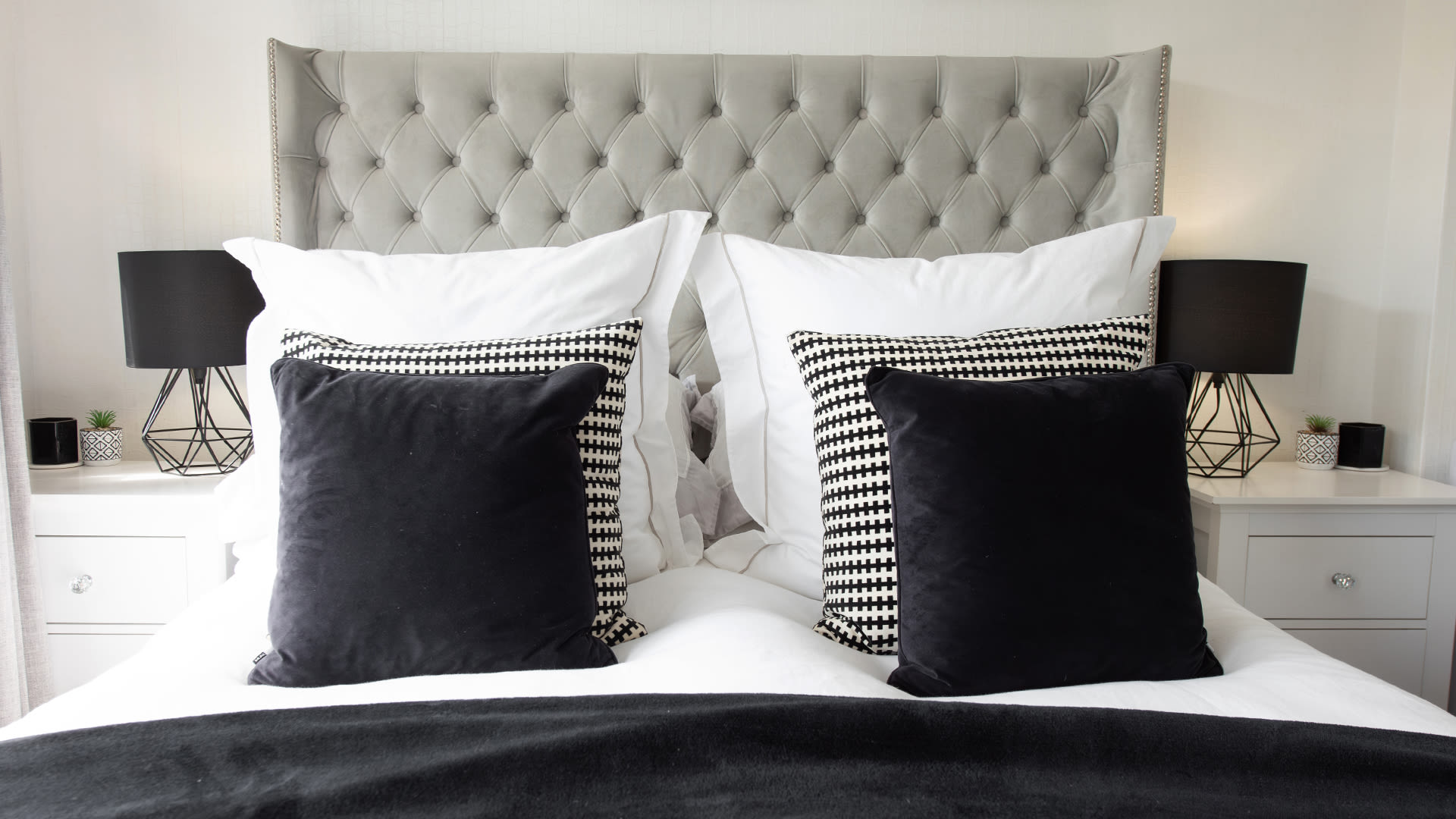 My cheap hack gives flat Ikea pillow inserts a boost for less than $8