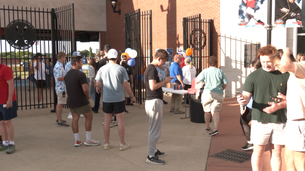 Fountain Row Night at the Bowling Green Hot Rods game - WNKY News 40 Television