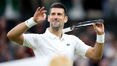 ¿Nueva profesión? Djokovic llamó la atención realizando una inusual tarea en Wimbledon