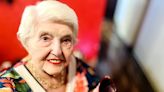 Aos 94 anos, idosa vira influenciadora digital e viraliza com conselhos sobre autoestima, empoderamento e longevidade