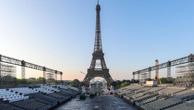 París 2024: la Torre Eiffel exhibe los 5 aros olímpicos