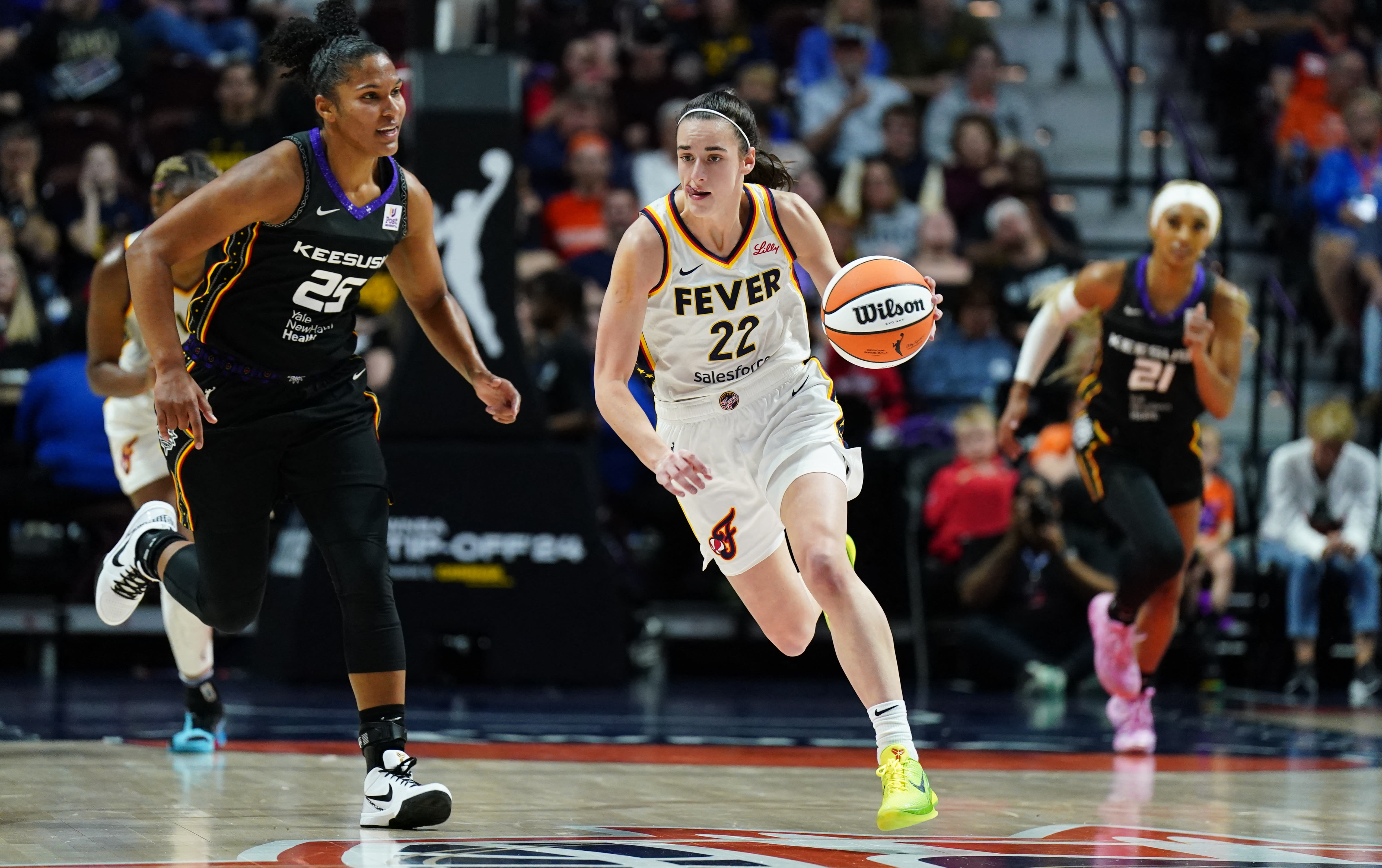 Caitlin Clark struggles early in WNBA debut as Indiana Fever fall to Connecticut Sun