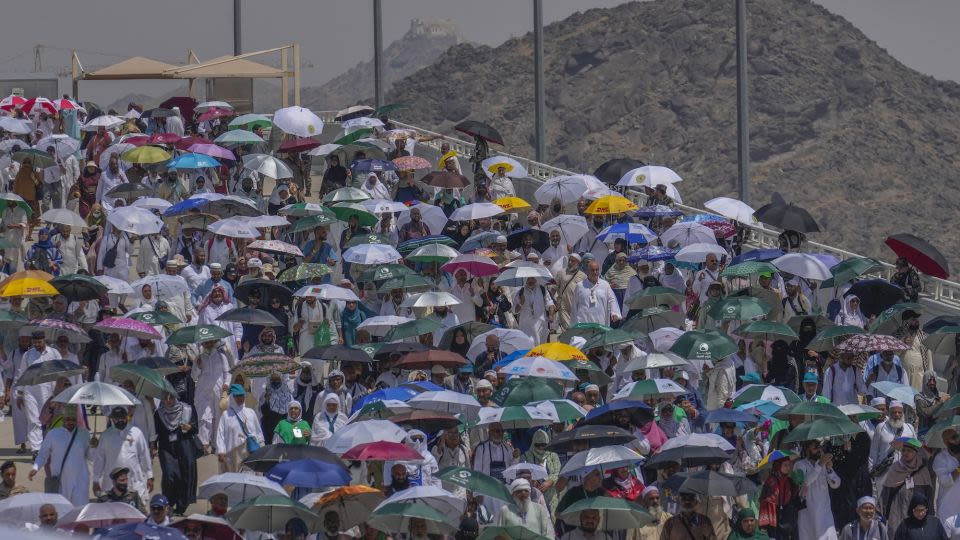 Dozens of Hajj pilgrims die as Mecca temperatures hit 120 Fahrenheit