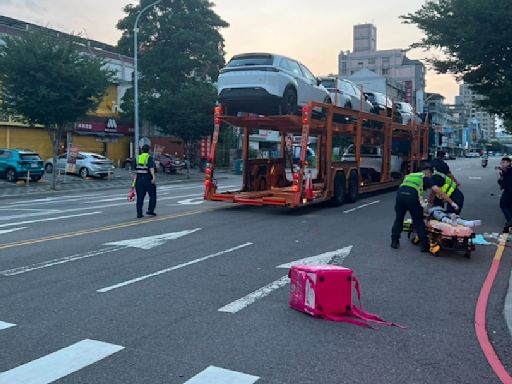 高中畢業跑外送！19 歲男猛撞拖板車喪命 阿嬤撫屍心碎