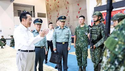 顧立雄無預告視導 陸軍特戰指揮部假日留值、戰訓實況