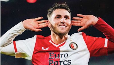 Santiago Giménez marca doblete; se reencuentra con el gol y ayuda en el triunfo del Feyenoord ante el PEC Zwolle