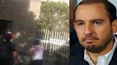 Extrabajadores del SME avientan huevos a la sede del PAN; Marko Cortés arremete contra ellos y los llama “porros”