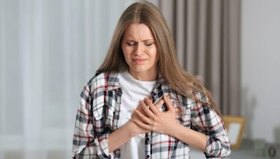 Symptoms of heart attack in women: Don't ignore these 8 warning signs