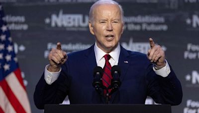 Otro desliz más de Biden: lee "pausa" en un discurso en Washington | El Universal