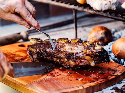 ¿Qué tienen en común el asado argentino, el churrasco brasileño y la pachamanca peruana? Están entre las mejores barbacoas del mundo