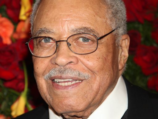 Mark Hamill and George Lucas lead tributes to James Earl Jones