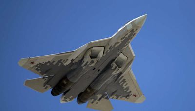 俄「終極武器」Su-57戰機現身襲烏 發射匿蹤飛彈破壞關鍵目標 - 自由軍武頻道