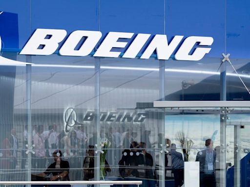 Boeing may have just avoided another major crisis by agreeing to give workers a 25% raise