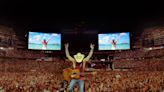 Kenny Chesney Closes Out Sun Goes Down Tour With Love Letters to No Shoes Nation