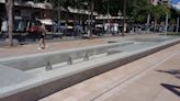 Los "hierbajos" se comen una plaza recién estrenada en Gandia