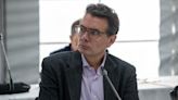 Exministro de Petro advierte sobre apagón eléctrico y crisis en el sistema de salud colombiano
