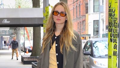 Jennifer Lawrence Serves Up a Butter Yellow Shirt Sandwich