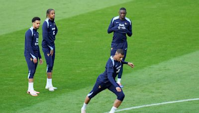 Deschamps cree que Mbappé estará disponible con Francia para duelo ante Holanda