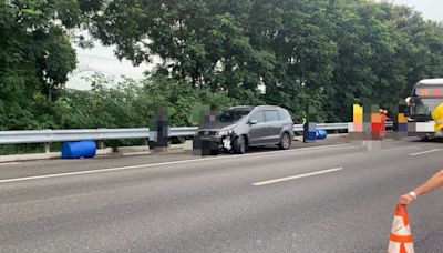 國1嘉義民雄段氫氧化鉀桶掉落 封車道清除