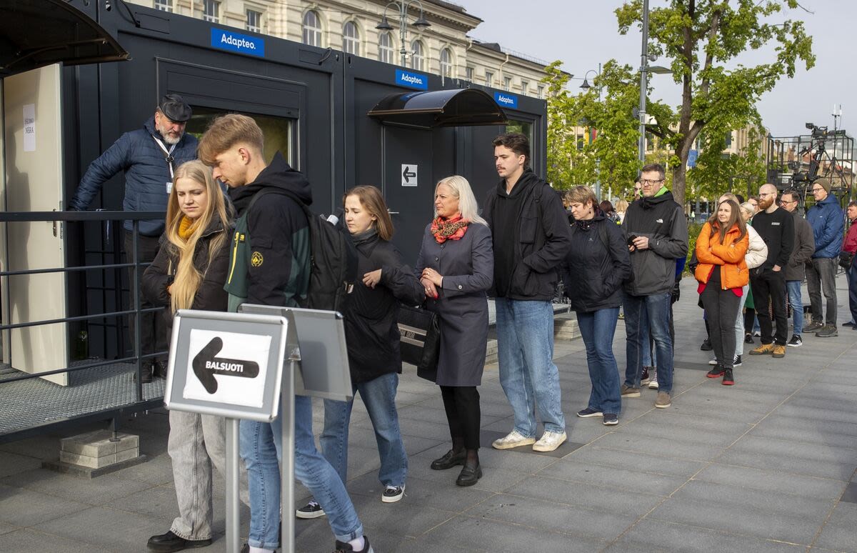 Lithuanians Hold Presidential Vote Amid Fears of Russian Intentions