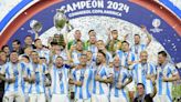 Copa America: les Argentins gagnent la coupe et s'offrent un triplé historique