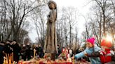 Ukraine remembers Stalin-era famine as Russia war rages