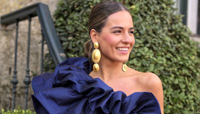 Vestidos de invitada en azul marino ideales para una boda de noche