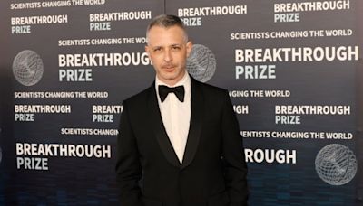 Jeremy Strong Wins First Tony: ‘This Play Is a Cry from the Heart’