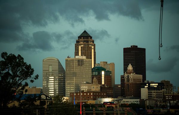 Power outages in Des Moines reach nearly 16,500 after severe storms pass