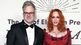 Christina Hendricks se casó otra vez, lució un vestido de ensueño y su mejor amiga ofició su boda