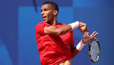 Auger-Aliassime through to 3rd round in Paris after dominant win, Fernandez ousted in singles | CBC Sports