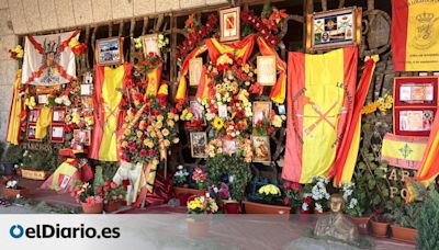 Un altar para Franco en suelo público: el culto al dictador que pervive ante su tumba