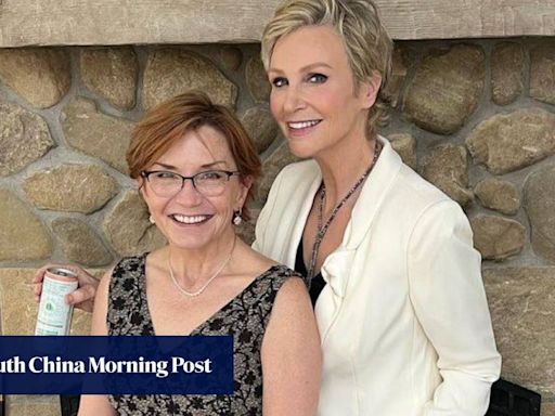 Who is Jane Lynch’s low-key screenwriter wife Jennifer Cheyne?