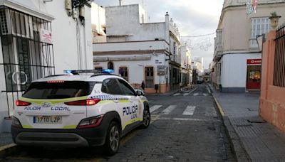 Hallan muerto a un hombre en su casa de Puerto Real: el bar donde acudía cada día dio la voz de alarma