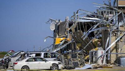 Suben a 15 los muertos por tornados y tormentas en Estados Unidos