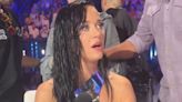 Katy Perry sufre incidente en vivo y casi muestra sus atributos