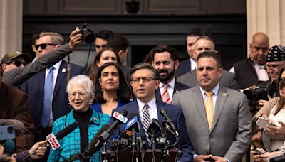 Columbia Defies Call for President’s Ouster After Arrests, Protests