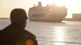 Así fue la espectacular llegada del crucero 'Ambition OPS' a Gijón