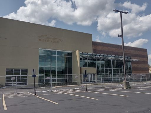 Long-vacant building on Route 72 in West Dundee being renovated for new restaurant/banquet hall with rooftop bar