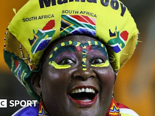 Mixed reaction as South Africa dumps "super-fans"
