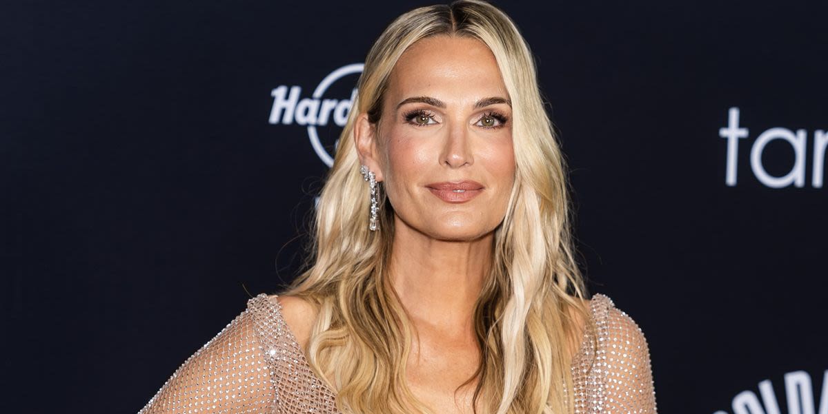 At 51, ‘Sports Illustrated’ Model Molly Sims Says She Isn’t ‘Trying to Look 20’