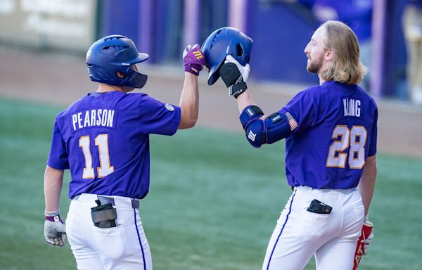 LSU baseball stuns No. 1 Texas A&M to take series in Game 2