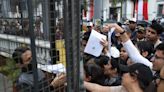 Venezolanos en Lima acuden en masa a su consulado