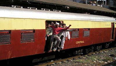 ‘Passengers carried like cattle’: Bombay HC ‘ashamed’ on condition of commuters in Mumbai local trains