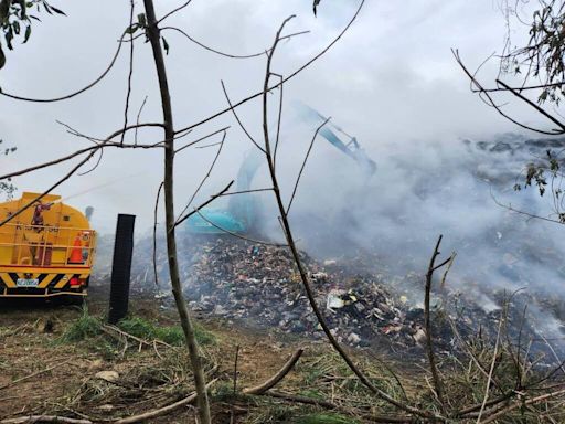 南投名間垃圾場大火延燒約1.5公頃 火勢下午控制