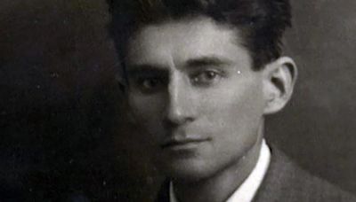 100 años sin Kafka: cinco libros imprescindibles del “santo de la literatura” (y varios para leer gratis)
